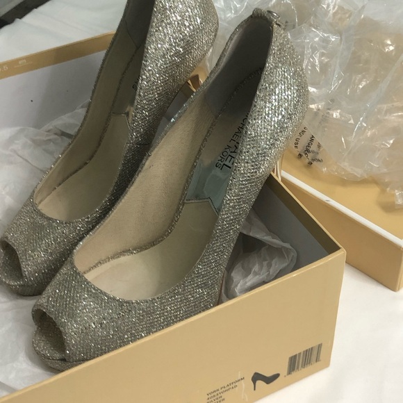 Michael Kors shoes - Picture 1 of 16